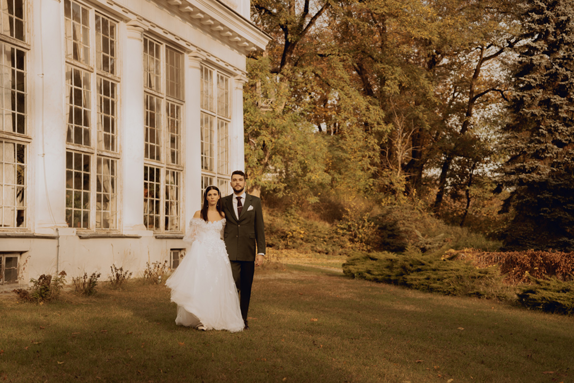 sesja slubna w palacu jesienna00007 - Sesja ślubna w pałacu w Jabłonnie