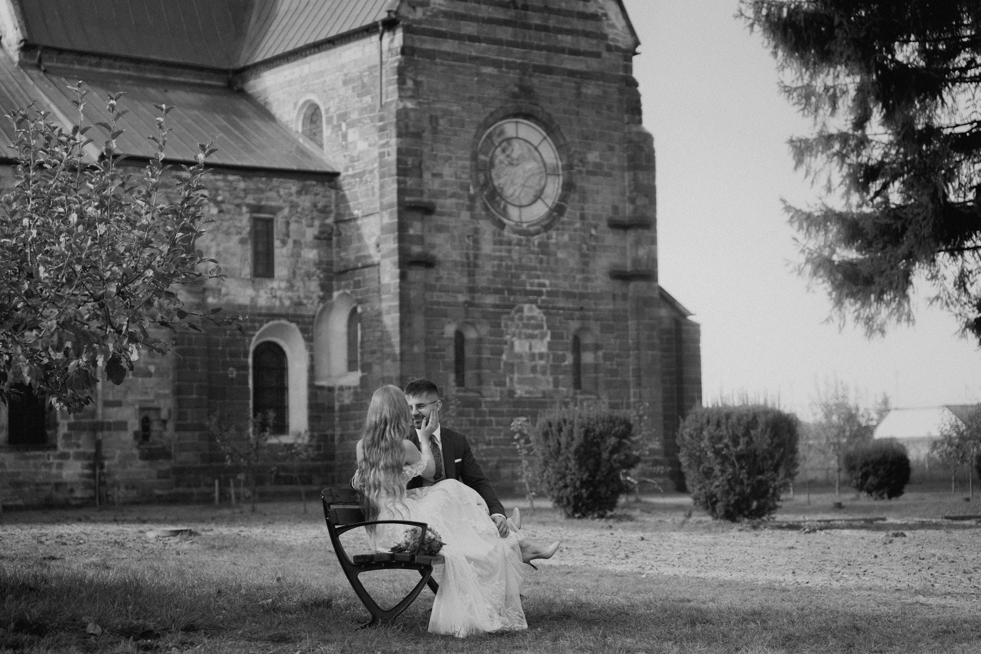 sesja slubna w klasztorze wachock00004 - Sesja ślubna w zabytkowych murach klasztoru Cystersów w Wąchocku