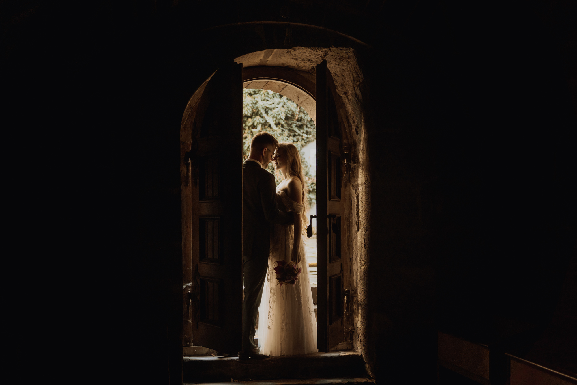 sesja slubna w klasztorze wachock00009 - Sesja ślubna w zabytkowych murach klasztoru Cystersów w Wąchocku