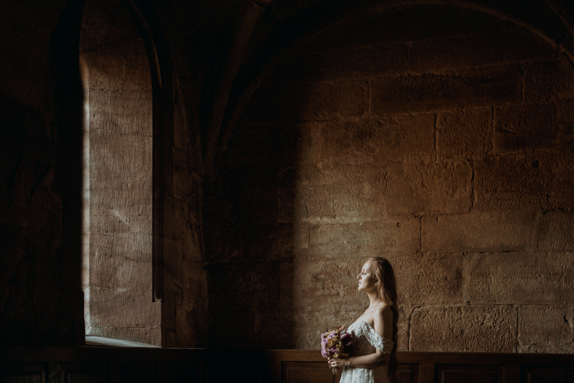 sesja slubna w klasztorze wachock00042 - Sesja ślubna w zabytkowych murach klasztoru Cystersów w Wąchocku