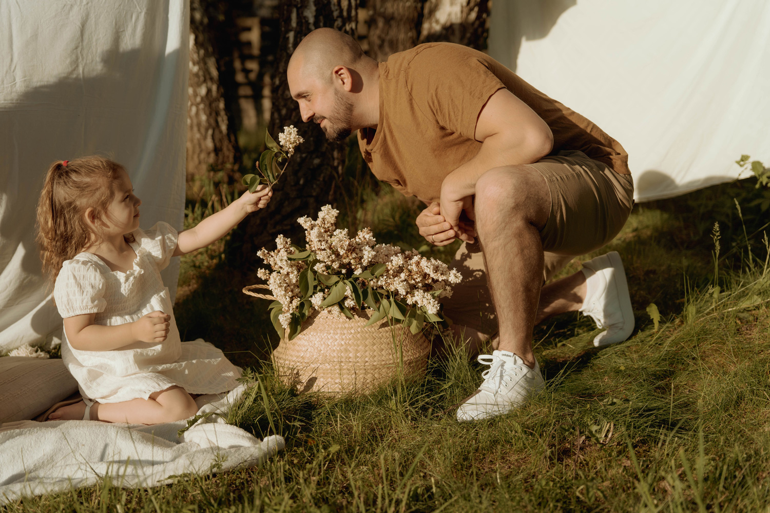 Sesjarodzinna sesja ciazowa 00006 - Sesja ciążowo-rodzinna w sielskim klimacie