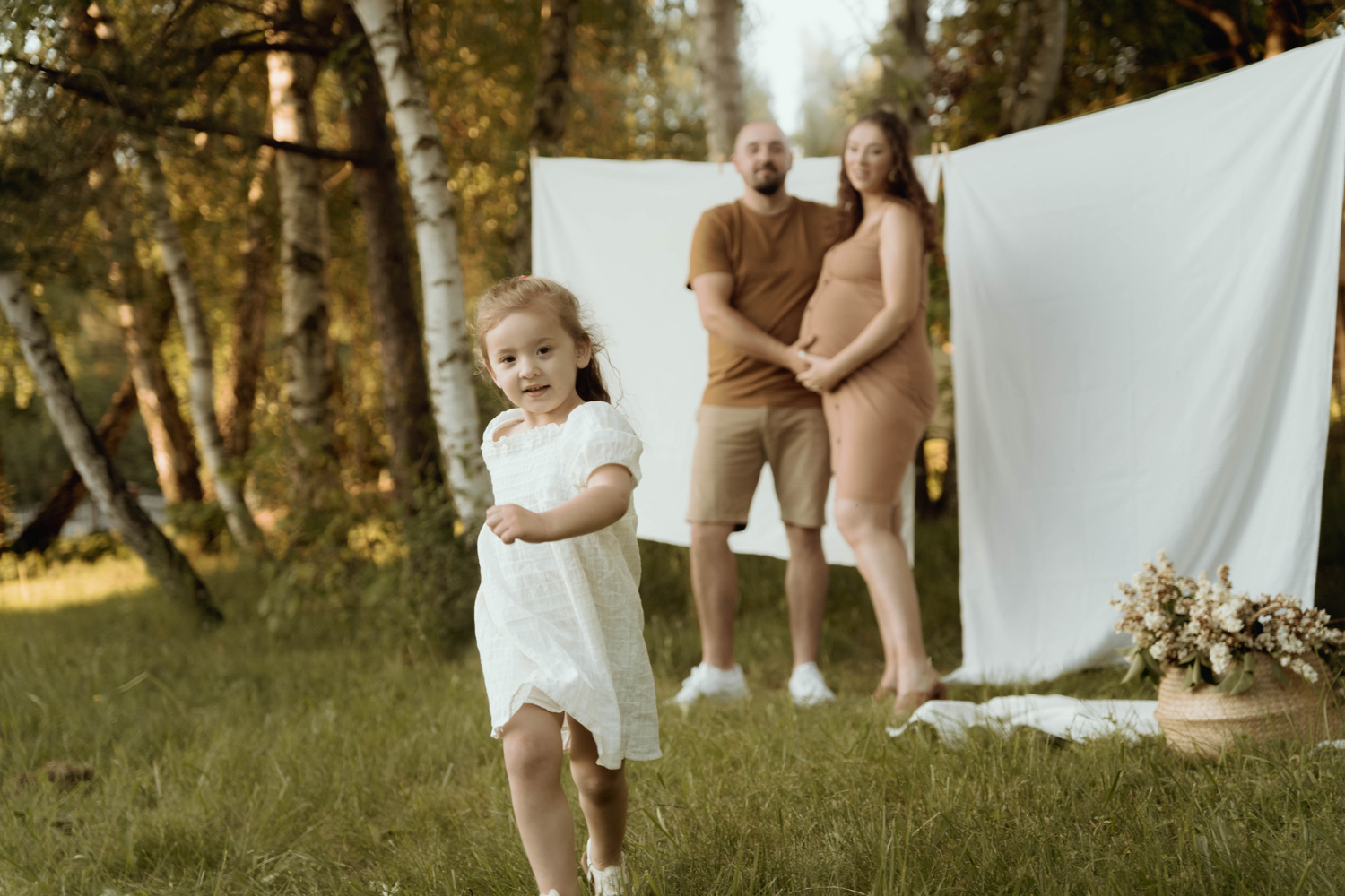 Sesjarodzinna sesja ciazowa 00021 - Sesja ciążowo-rodzinna w sielskim klimacie