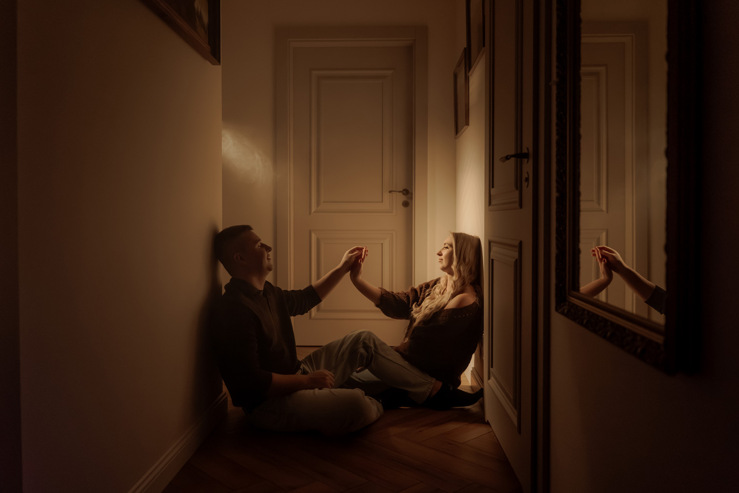 Sesja narzeczeńska w domu