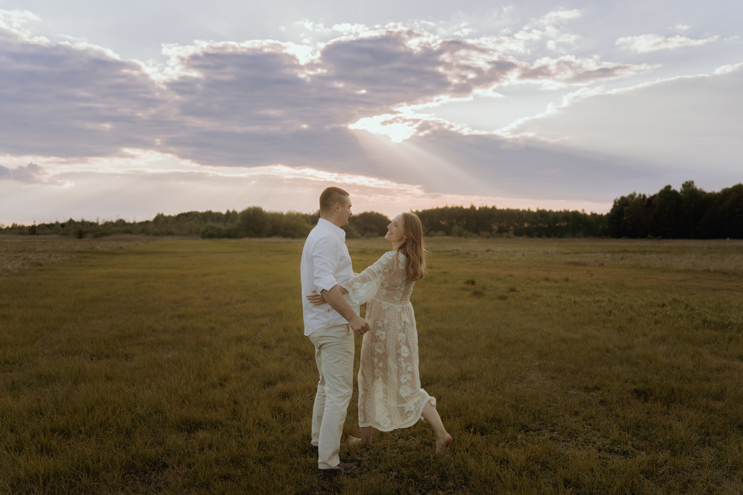 Sesja ciążowa na łące