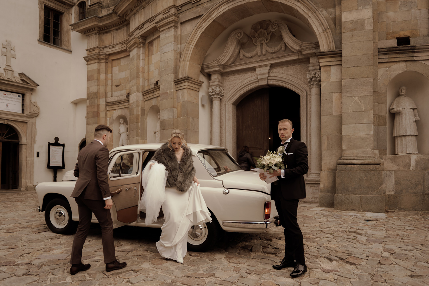 slub na swietym krzyzu00005 - Pałac w Kurozwękach - jesienne wesele