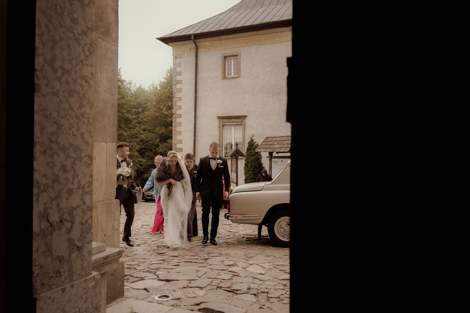 slub na swietym krzyzu00007 - Pałac w Kurozwękach - jesienne wesele