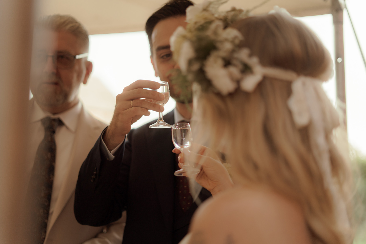 slub w plenerze tokarnia00009 1 - Polsko-hiszpański ślub w plenerze - Tokarnia