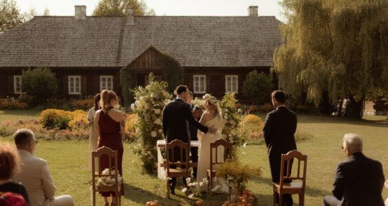 Polsko-hiszpański ślub w plenerze – Tokarnia