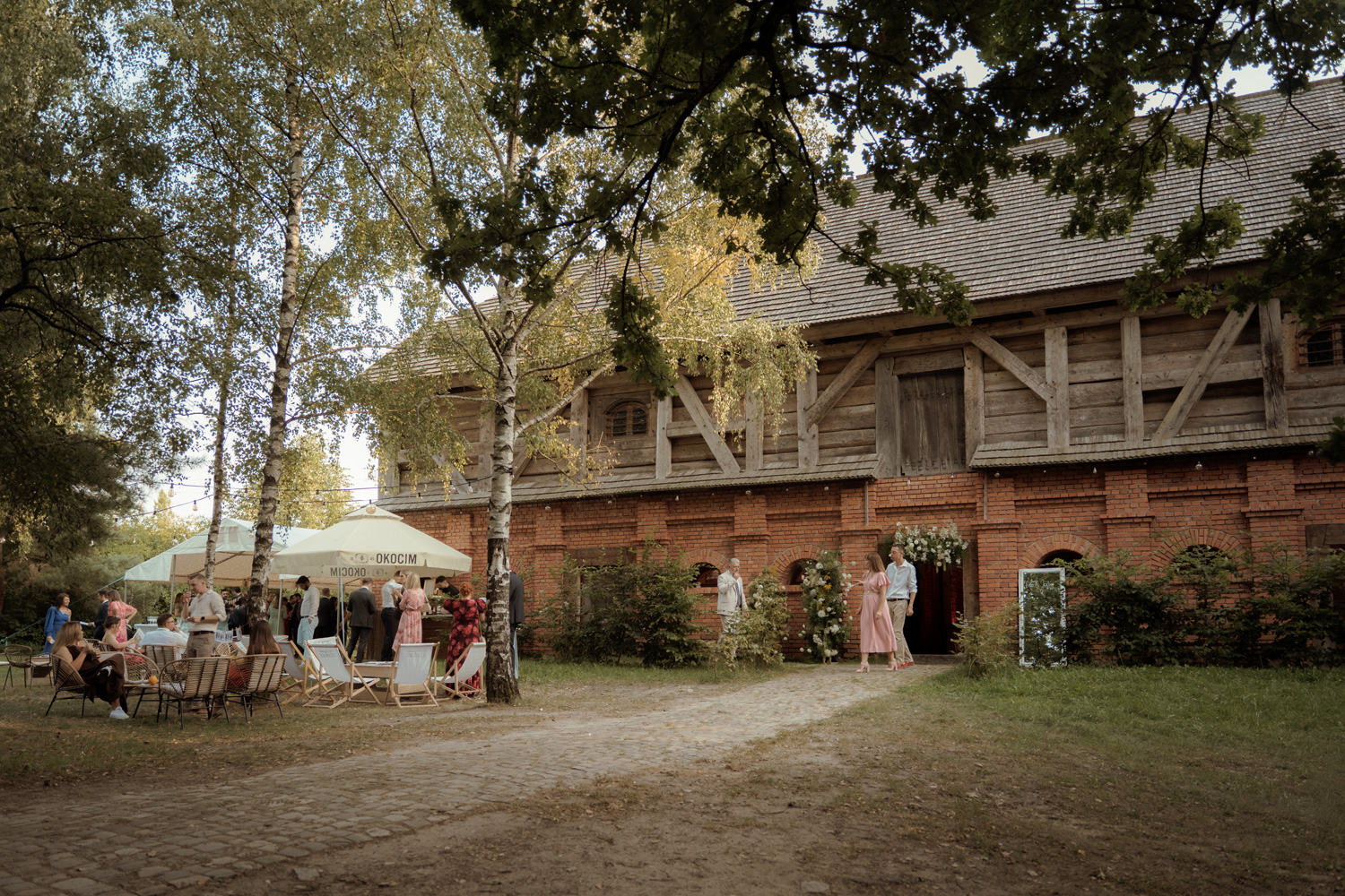 slub w plenerze tokarnia00031 1 - Polsko-hiszpański ślub w plenerze - Tokarnia