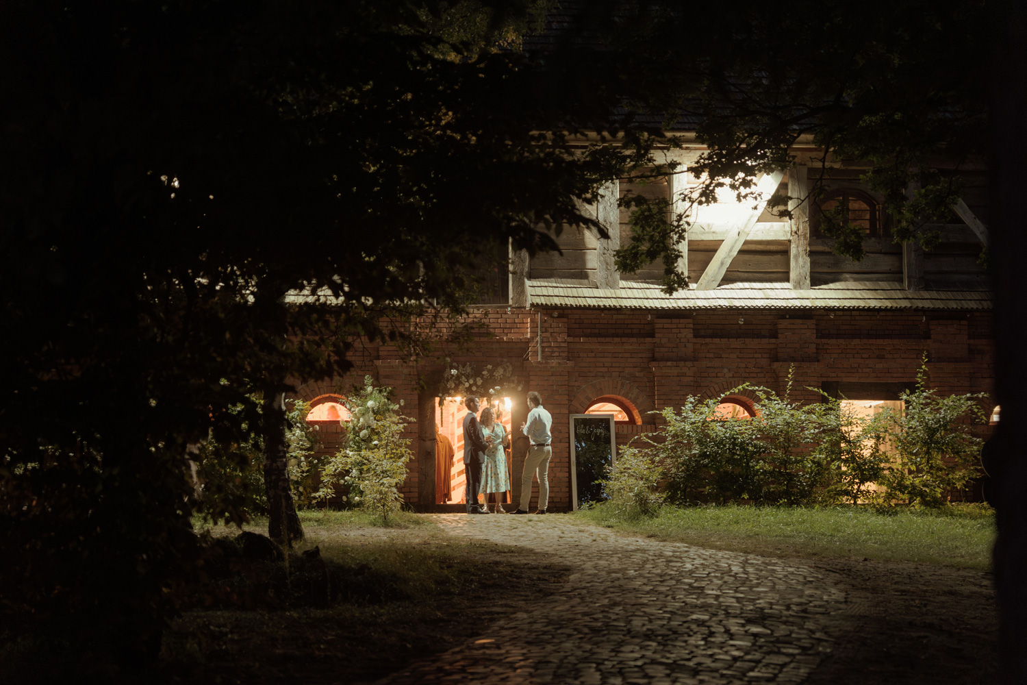 slub w plenerze tokarnia00087 - Polsko-hiszpański ślub w plenerze - Tokarnia